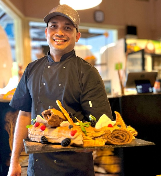 Colombo Kottoo restaurant, Armidale owner Mr. Noyel Liyana Arachchi